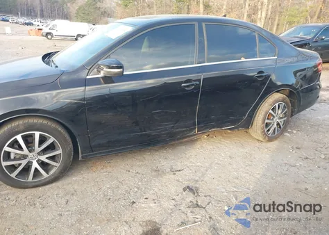 2018 Volkswagen Jetta 1.4T Se/1.4T Wolfsburg Edition z USA, uszkodzony, nr VIN 3VWDB7AJ5JM234903